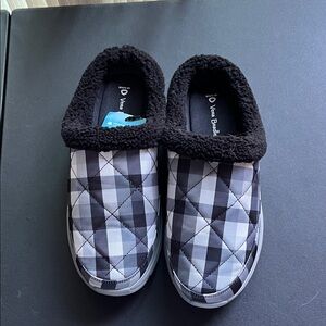NWT Vera Bradley Black and White Plaid Slippers Size 8